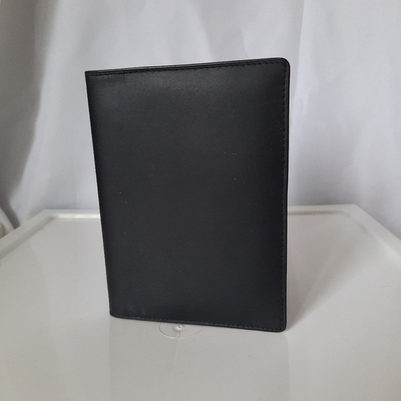 Genuine leather passport holder - Picture 2 of 3